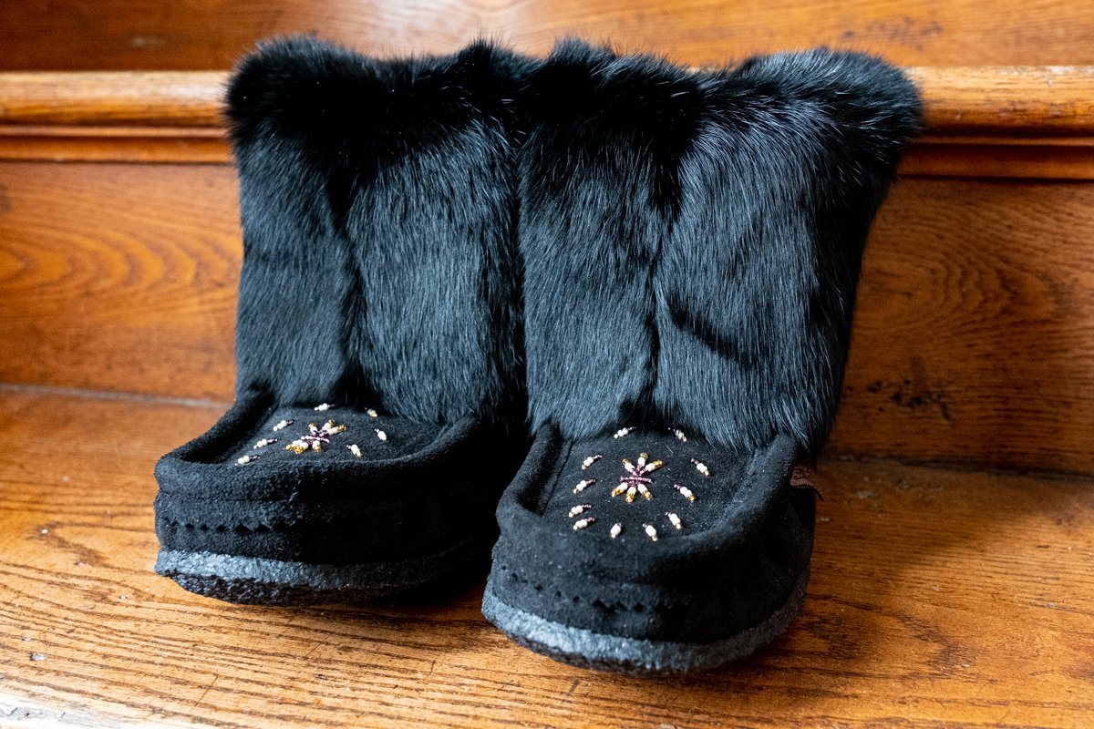 Black moccasin boots online